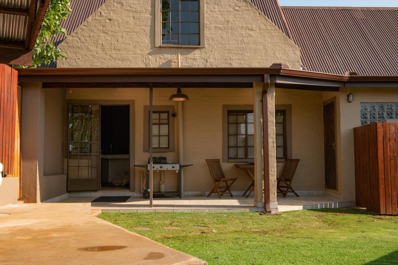 Camdeboo Place Hotel Dullstroom Exterior photo