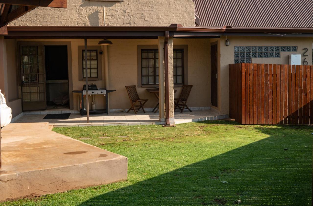 Camdeboo Place Hotel Dullstroom Exterior photo