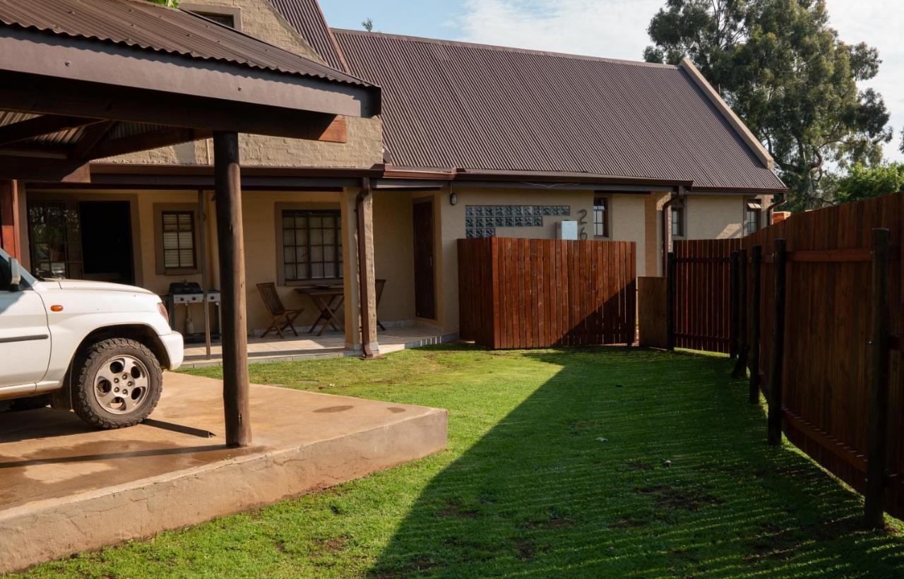 Camdeboo Place Hotel Dullstroom Exterior photo